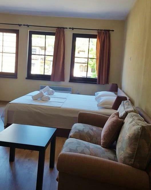 Часовника Hotel Trjavna Buitenkant foto